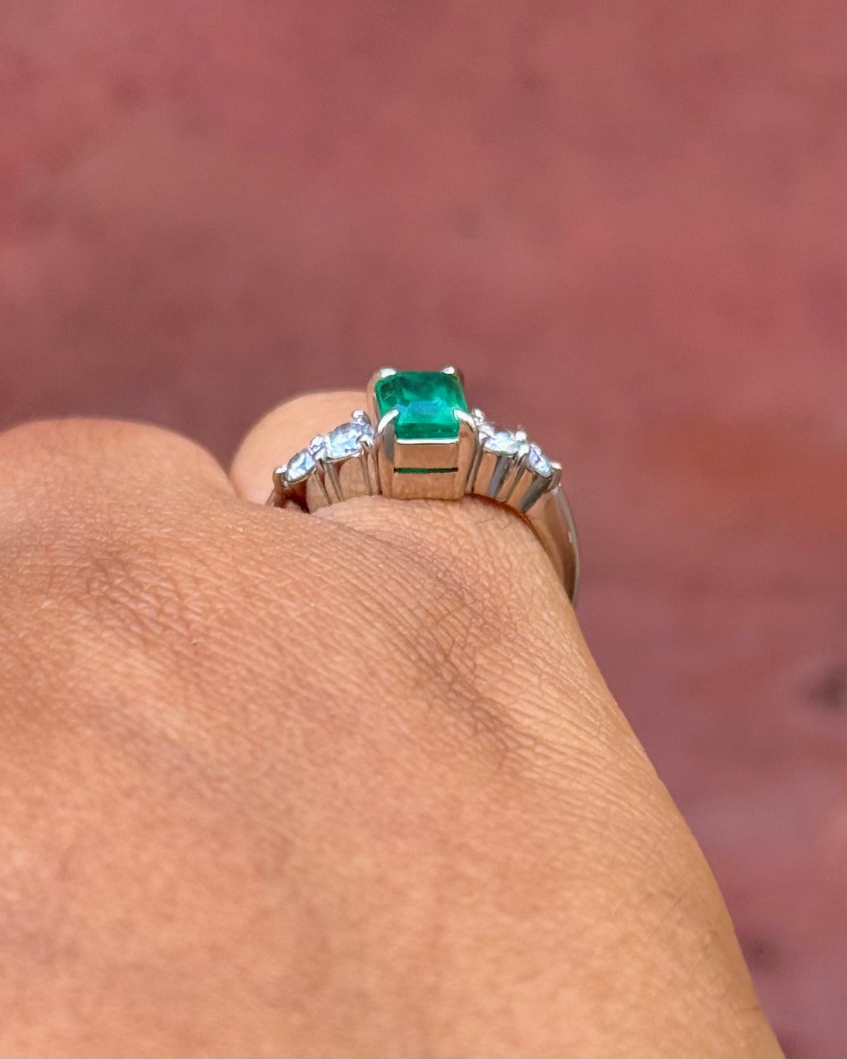 Bague Trilogie Émeraude 0.88 carat &amp; Diamants 0.34 carat "Margaux" - Elliade Paris