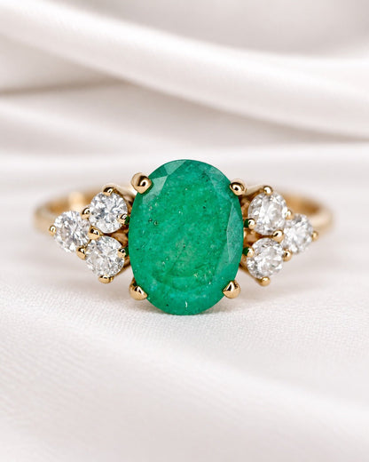 Bague Trilogie Émeraude 0.90 carat &amp; Diamants 0.30 carat "Monica" - Elliade Paris