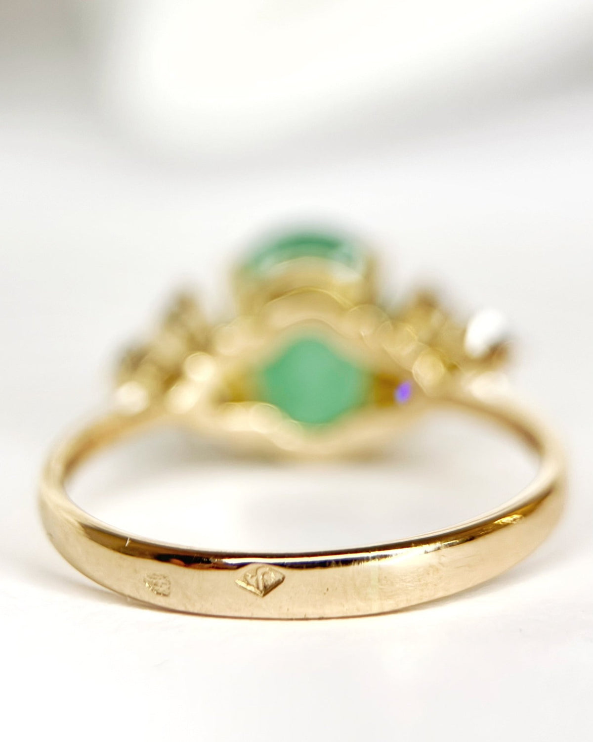 Bague Trilogie Émeraude 0.90 carat &amp; Diamants 0.30 carat "Monica" - Elliade Paris