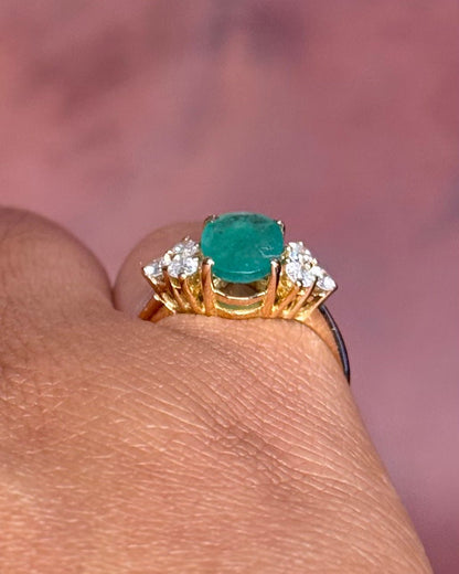 Bague Trilogie Émeraude 0.90 carat &amp; Diamants 0.30 carat "Monica" - Elliade Paris