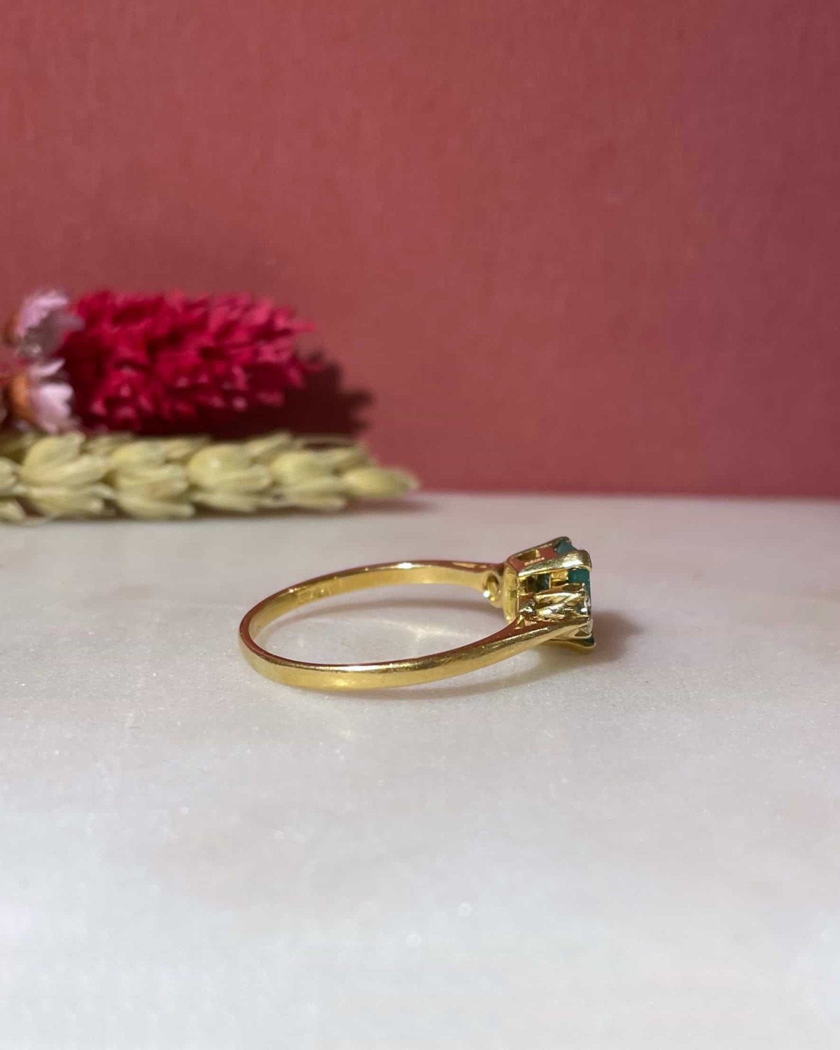 Bague Trilogie Émeraude 0.90 carat &amp; Diamants "Anna" - Elliade Paris