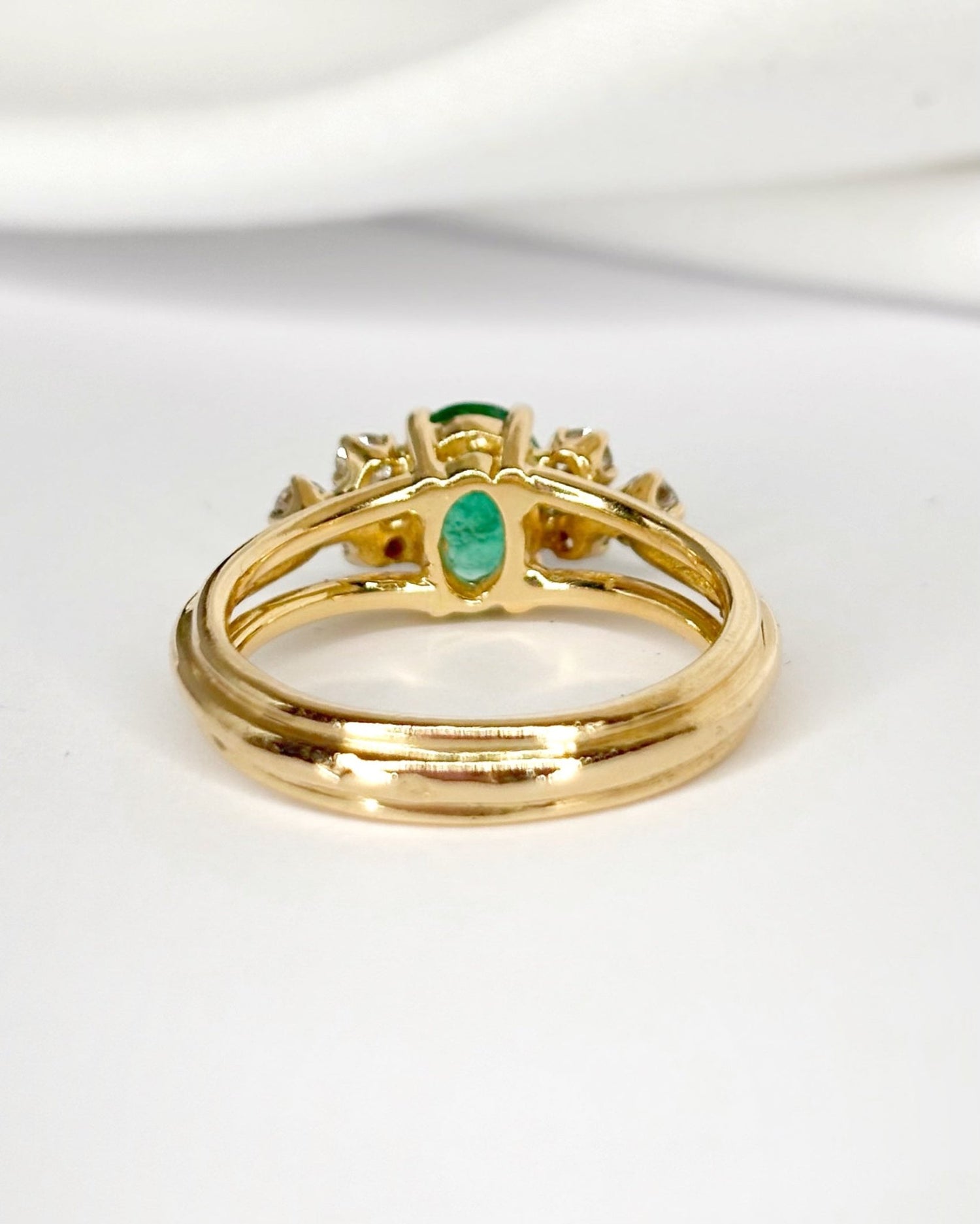 Bague Trilogie Émeraude 0.94 carat &amp; Diamants 0.30 carat "Cléa" - Elliade Paris