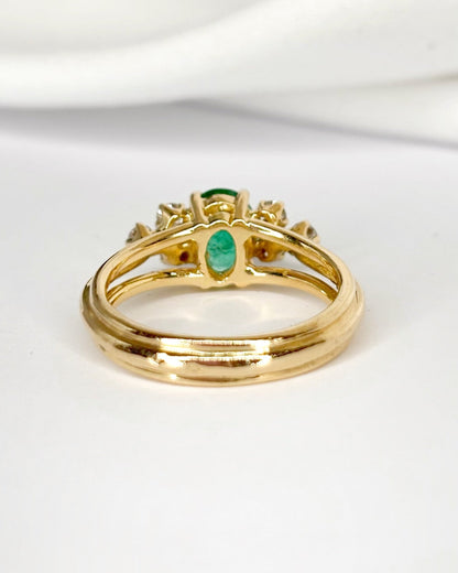 Bague Trilogie Émeraude 0.94 carat &amp; Diamants 0.30 carat "Cléa" - Elliade Paris