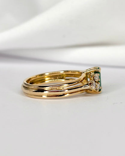 Bague Trilogie Émeraude 0.94 carat &amp; Diamants 0.30 carat "Cléa" - Elliade Paris