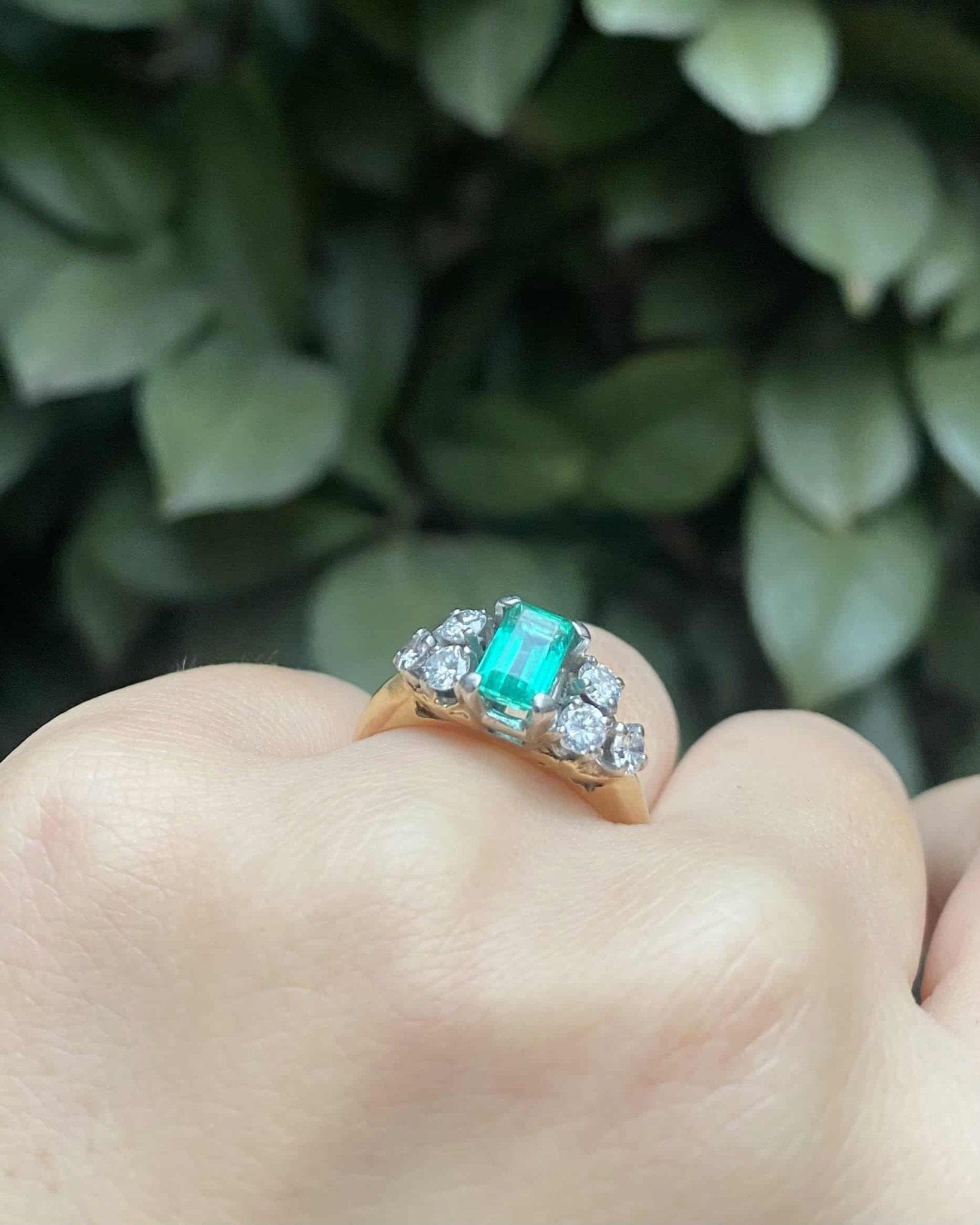 Bague Trilogie Emeraude 1 carat &amp; Diamants 0.54 carat "Mely" - Elliade Paris