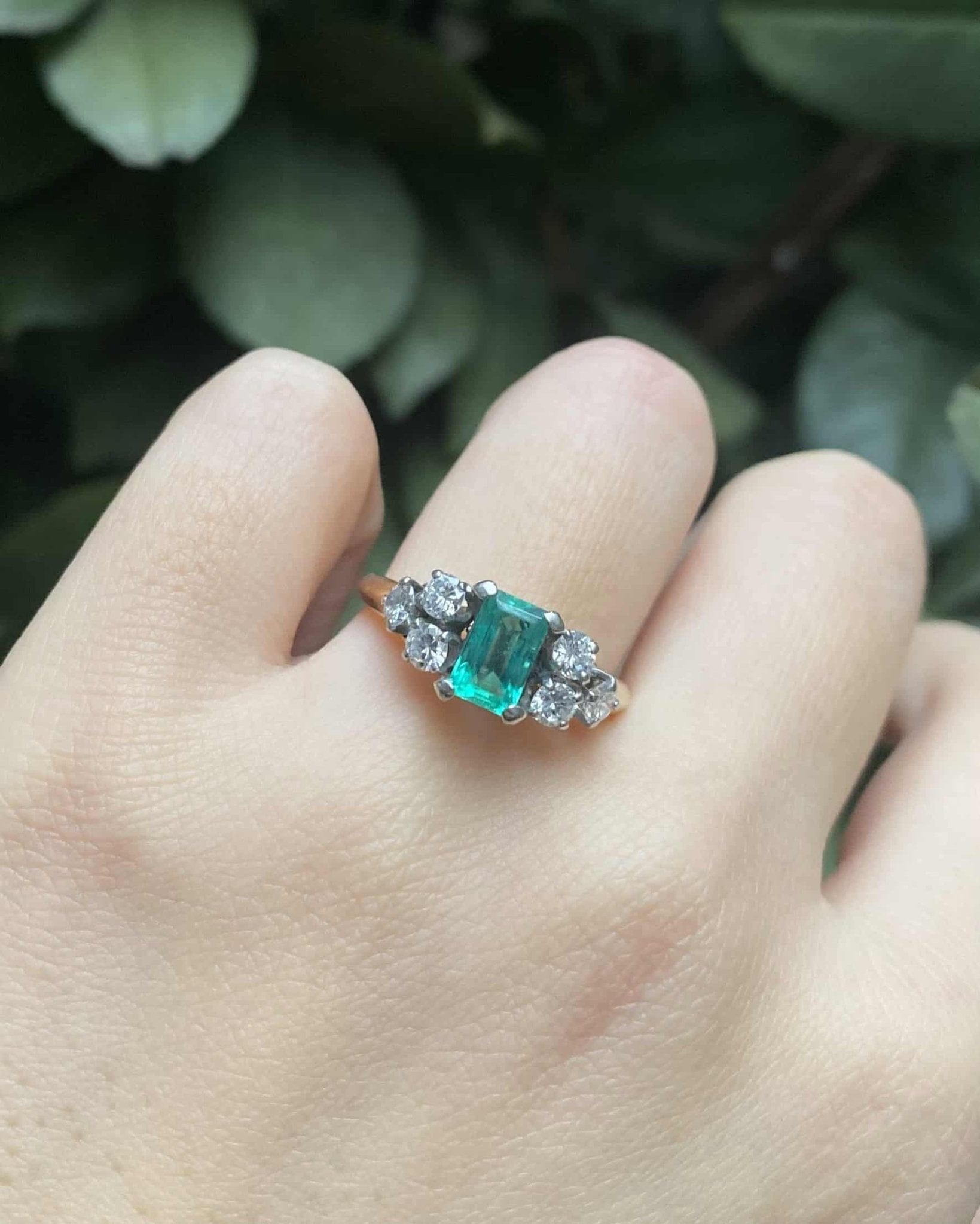 Bague Trilogie Emeraude 1 carat &amp; Diamants 0.54 carat "Mely" - Elliade Paris