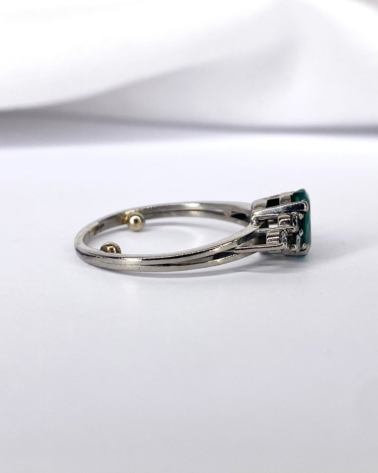 Bague Trilogie Émeraude 1 carat &amp; Diamants "Tristane" - Elliade Paris