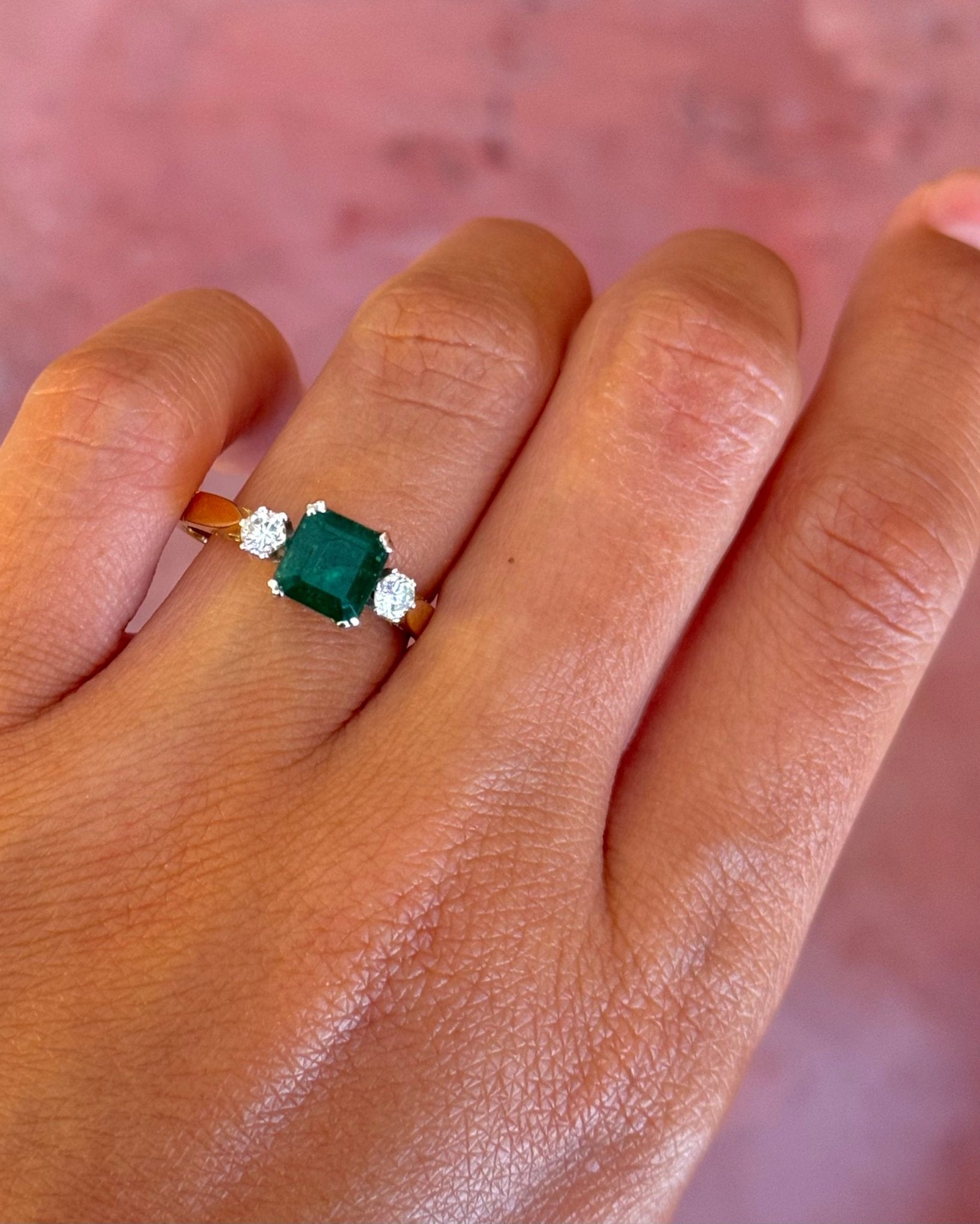 Bague Trilogie Émeraude 1.04 carat &amp; Diamants 0.20 carat "Léa" - Elliade Paris