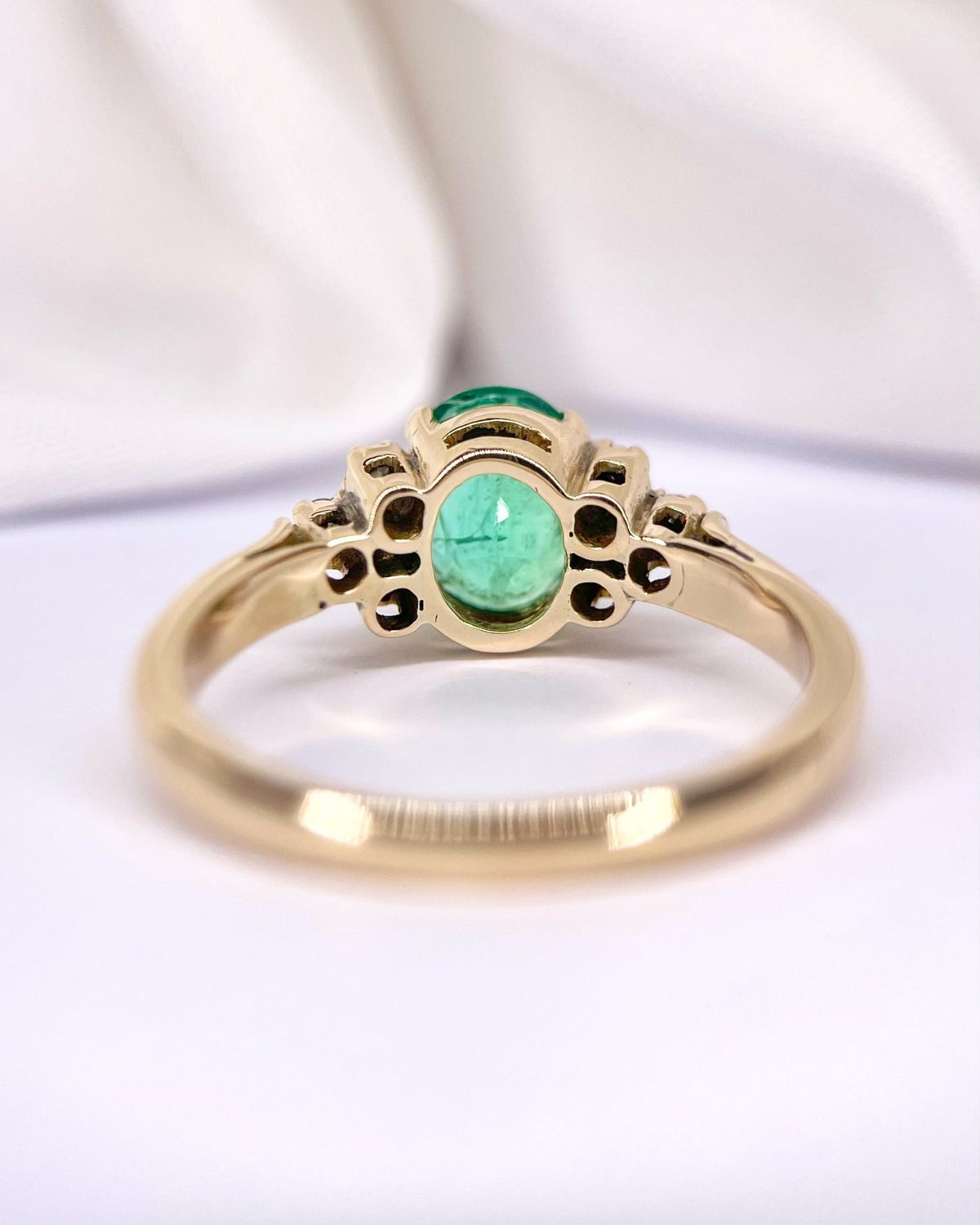 Bague Trilogie Émeraude 1.09 carat &amp; Diamants "Edwige" - Elliade Paris