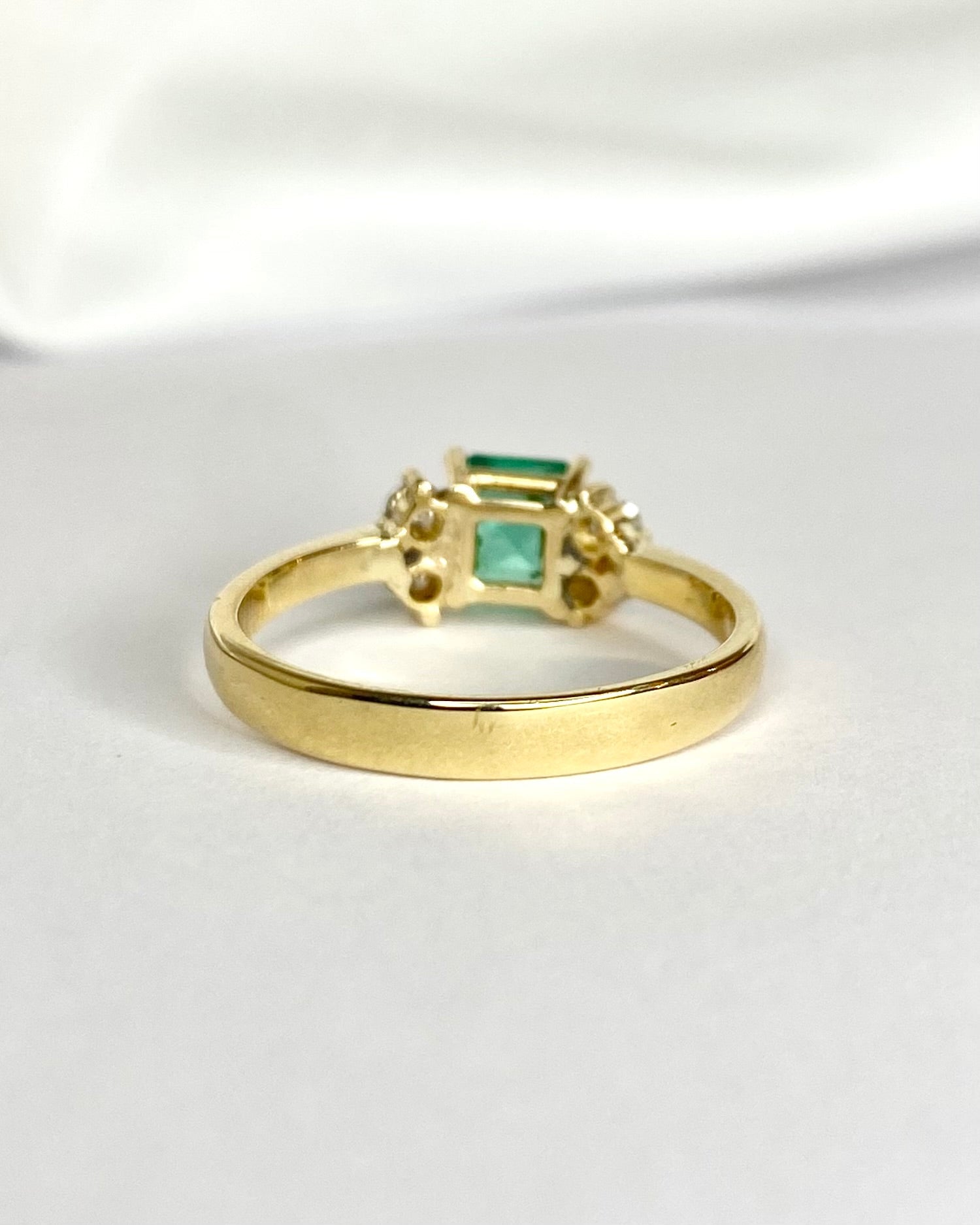 Bague Trilogie Émeraude 1.10 carat &amp; Diamants 0.20 carat "Cybille" - Elliade Paris