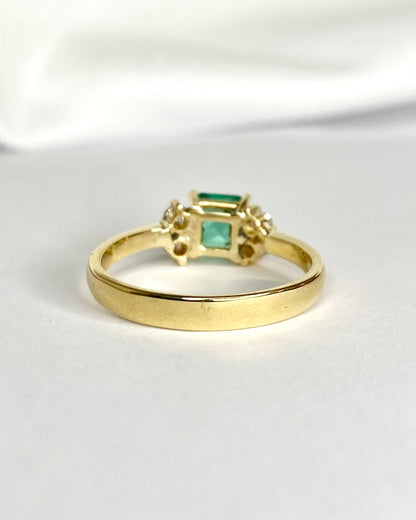 Bague Trilogie Émeraude 1.10 carat &amp; Diamants 0.20 carat "Cybille" - Elliade Paris
