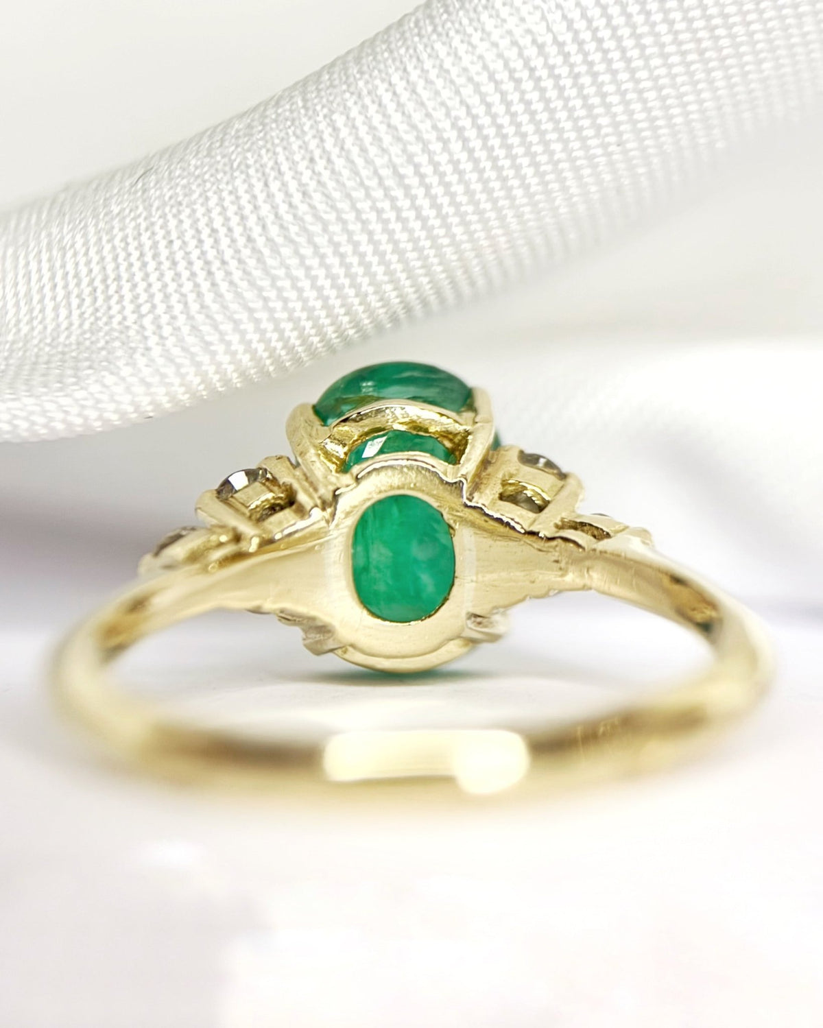 Bague Trilogie Émeraude 1.10 carat &amp; Diamants "Barbara" - Elliade Paris
