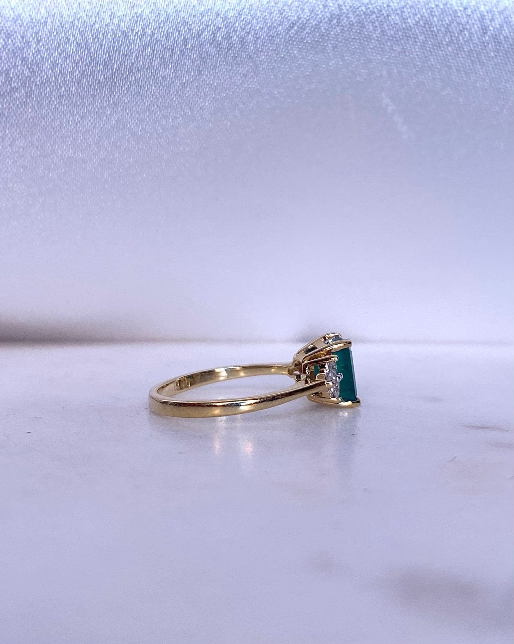 Bague Trilogie Emeraude 1.10 carat &amp; Diamants “Sierra ” - Elliade Paris
