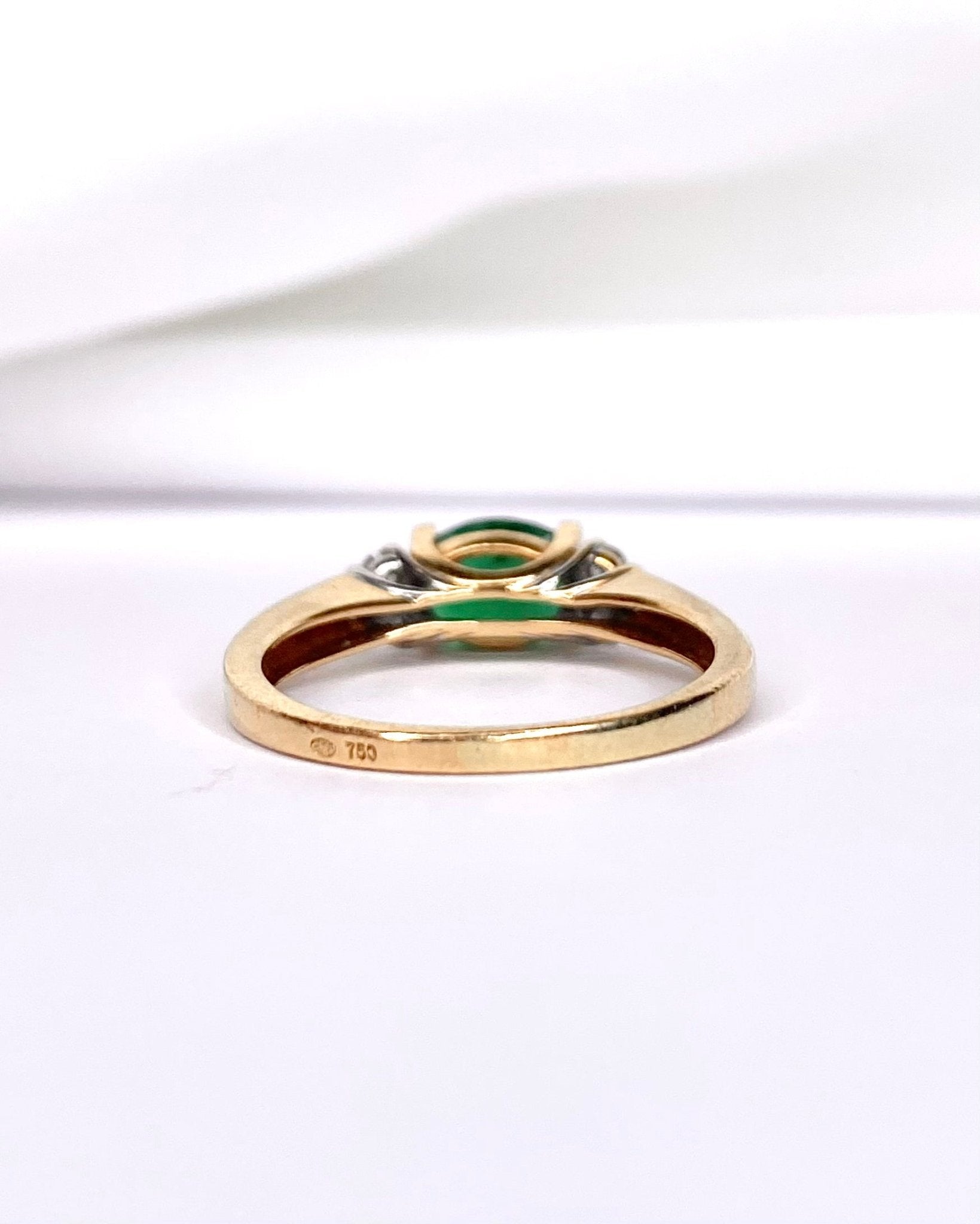 Bague Trilogie Émeraude 1.12 carat &amp; 6 Diamants "Siarra" - Elliade Paris