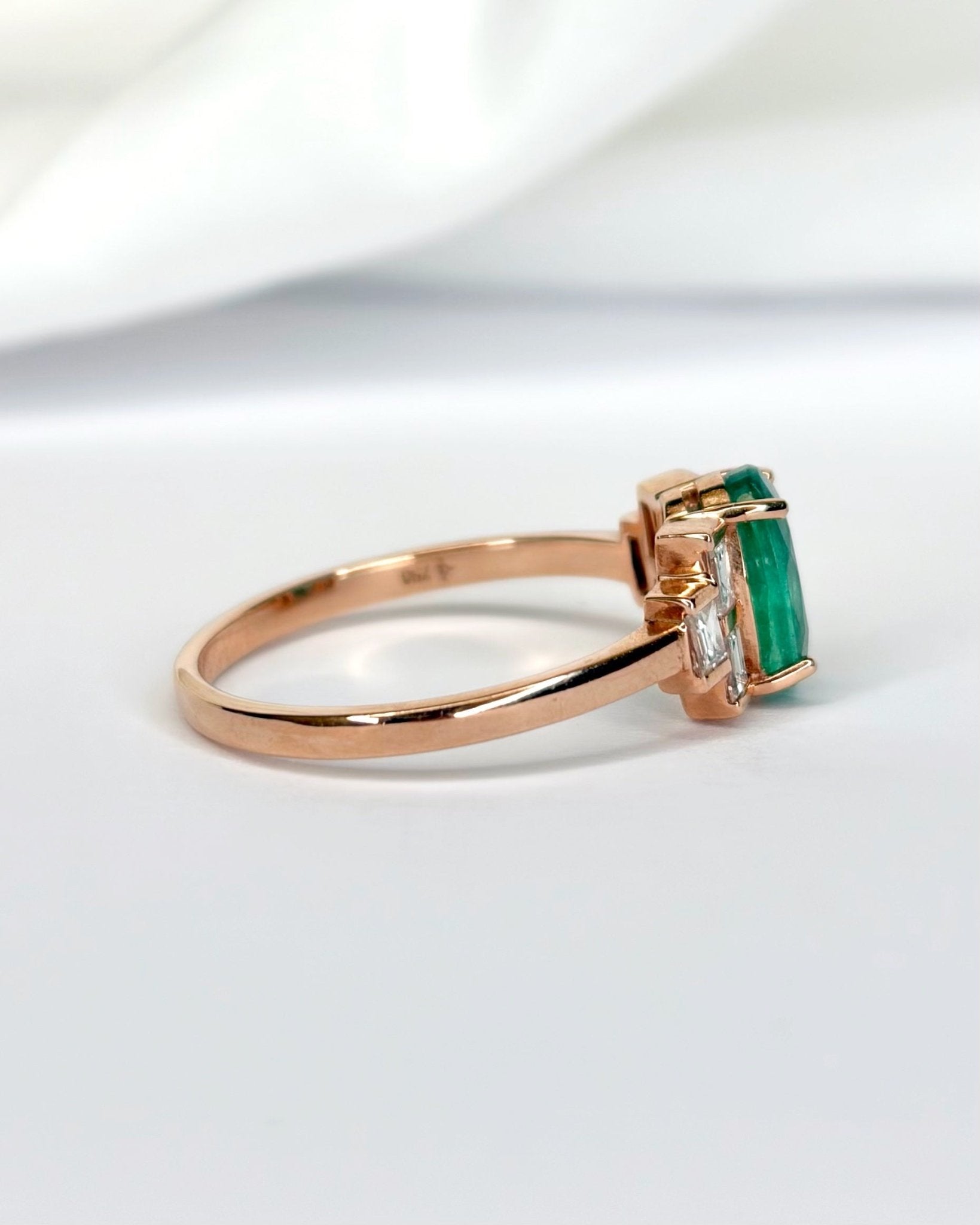 Bague Trilogie Émeraude 1.12 carat &amp; Diamants 0.30 carat "Tina" - Elliade Paris