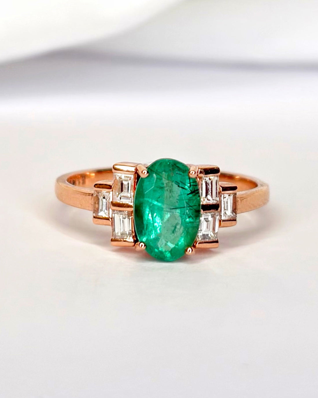Bague Trilogie Émeraude 1.12 carat &amp; Diamants 0.30 carat "Tina" - Elliade Paris