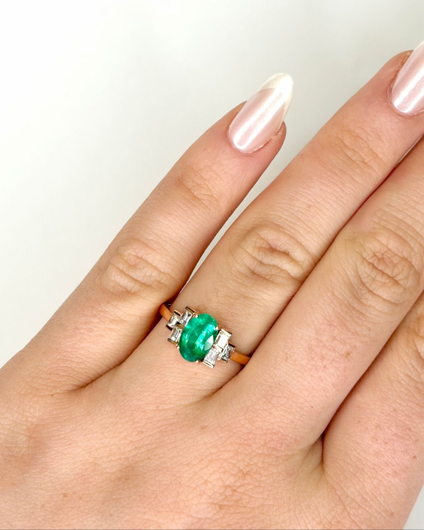 Bague Trilogie Émeraude 1.12 carat &amp; Diamants 0.30 carat "Tina" - Elliade Paris
