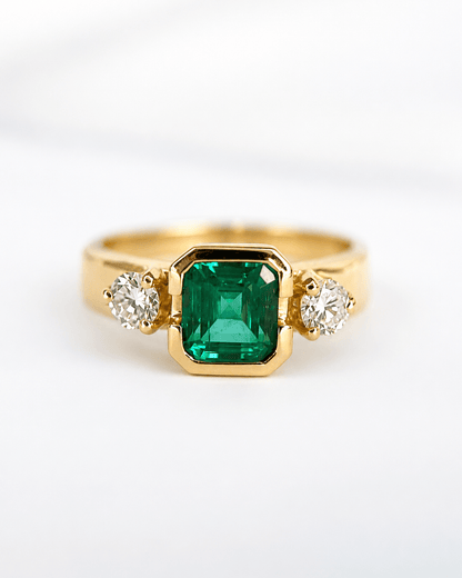 Bague Trilogie Émeraude 1.18 carat &amp; Diamants 0.30 carat 5.4g "Laurine" - Elliade Paris