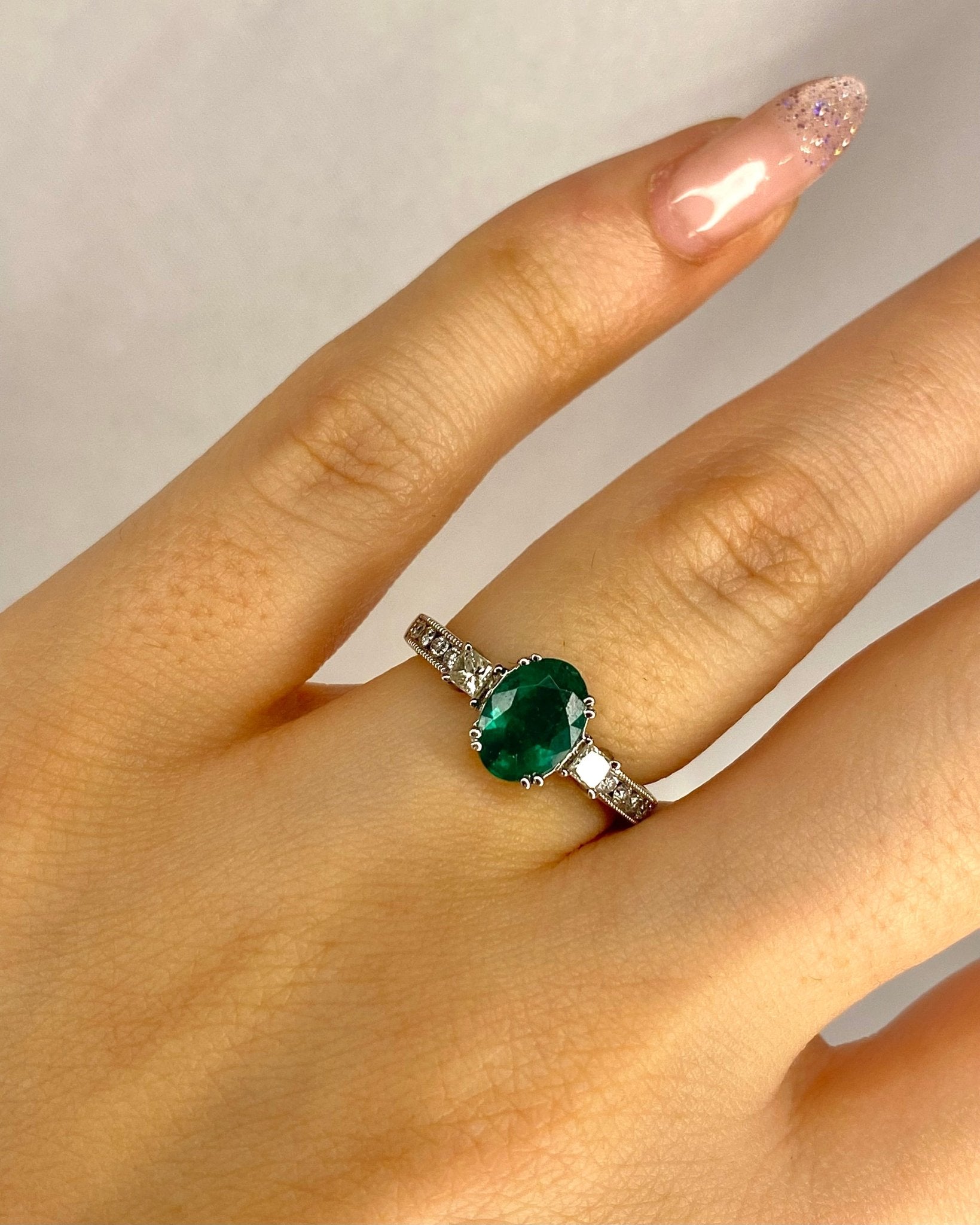 Bague Trilogie Émeraude 1.20 carat &amp; Diamants "Dorine" - Elliade Paris