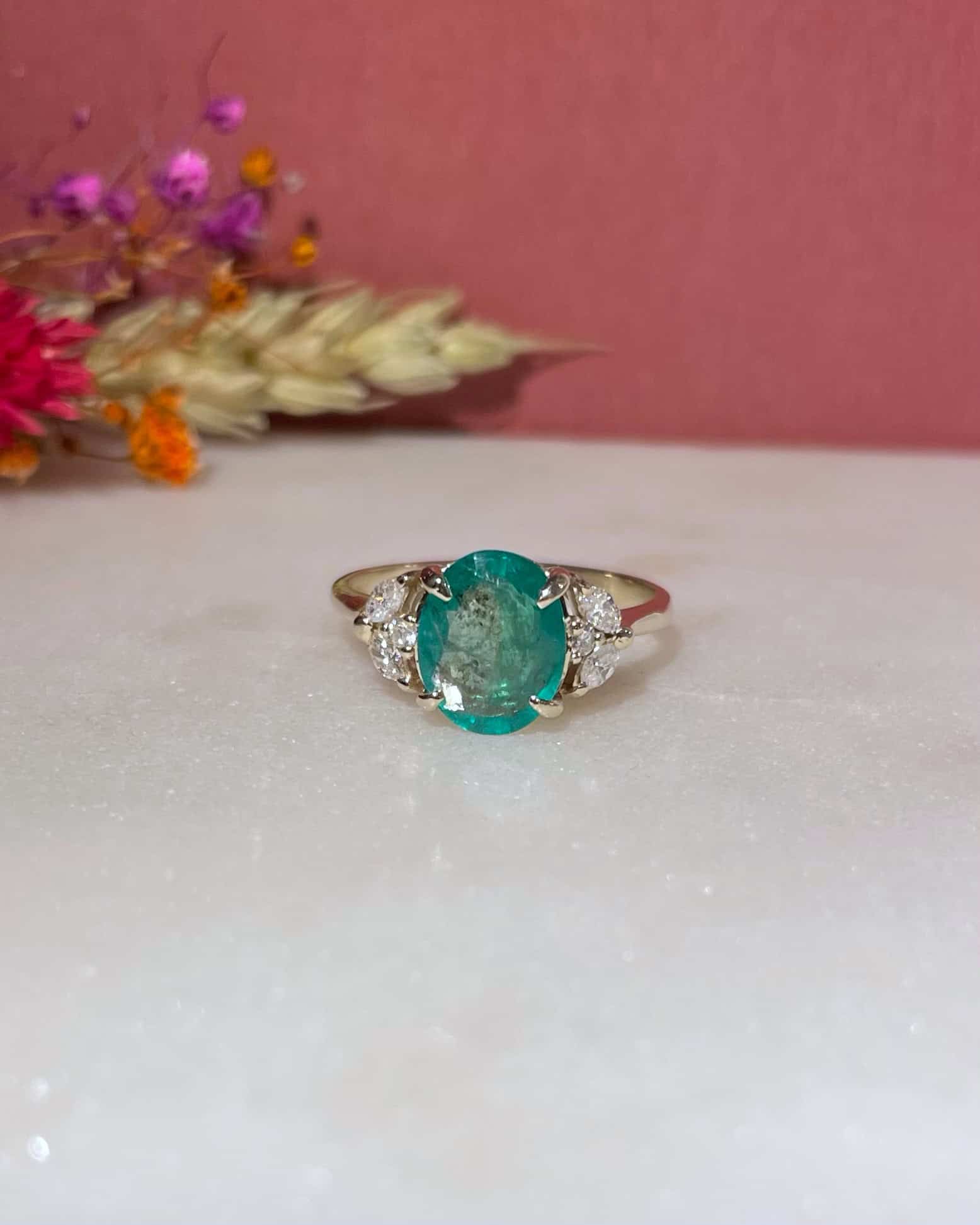 Bague Trilogie Emeraude 1.20 carat &amp; Diamants "Kaia" - Elliade Paris