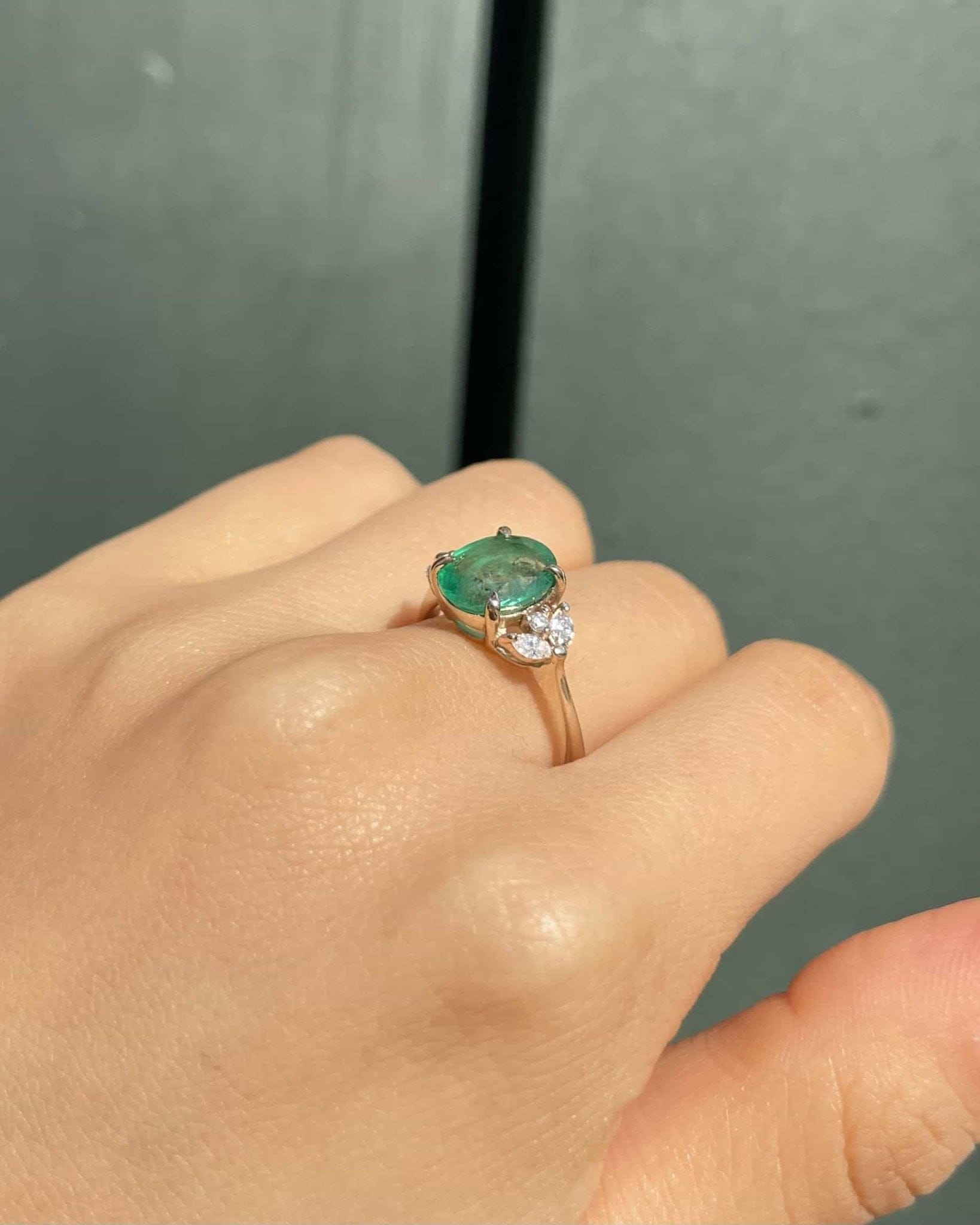 Bague Trilogie Emeraude 1.20 carat &amp; Diamants "Kaia" - Elliade Paris