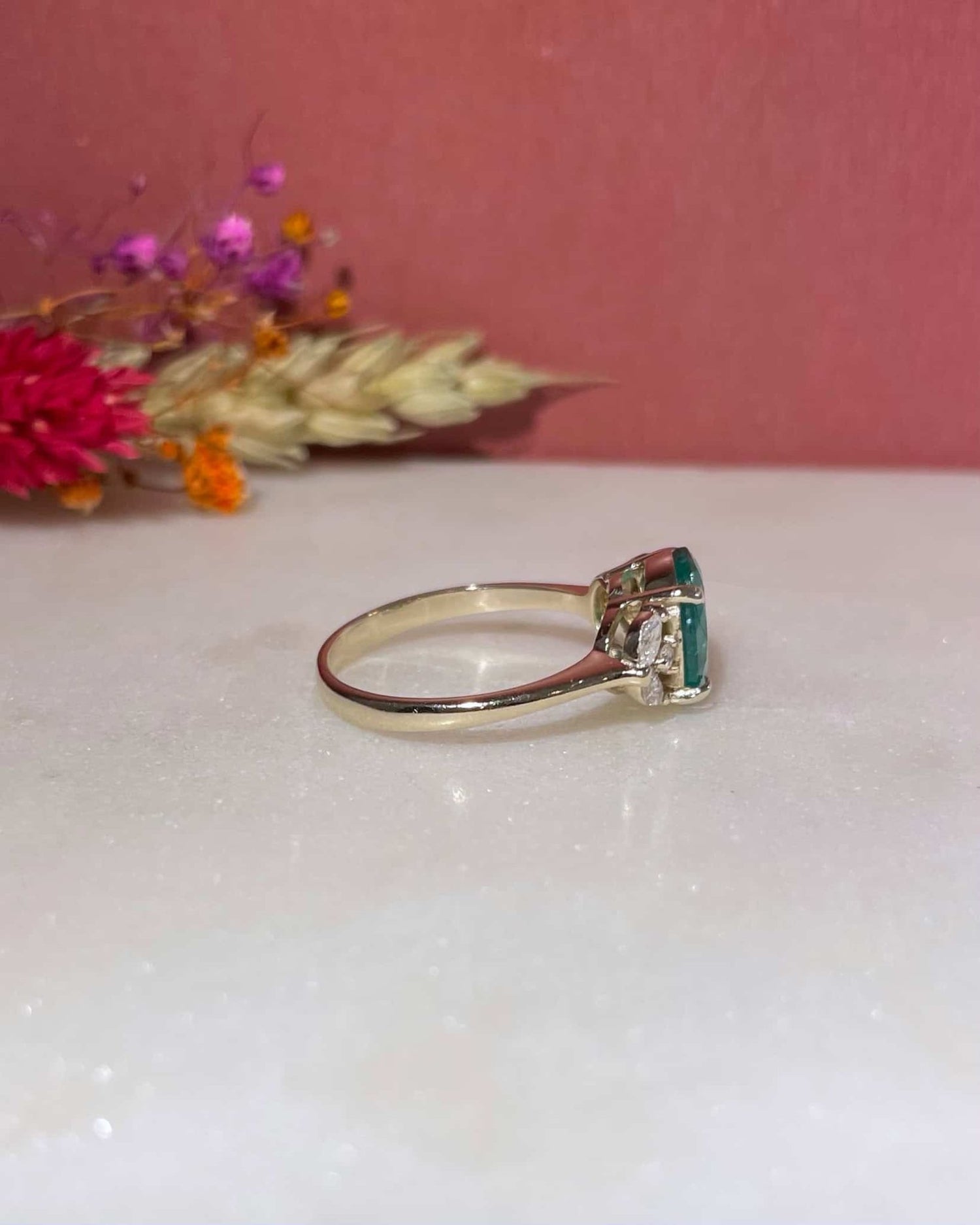 Bague Trilogie Emeraude 1.20 carat &amp; Diamants &quot;Kaia&quot; - Elliade Paris
