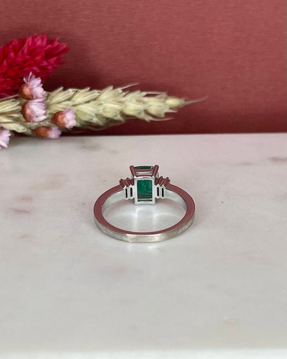 Bague Trilogie Émeraude 1.26 carat &amp; Diamants Baguette &quot;Marion&quot; - Elliade Paris
