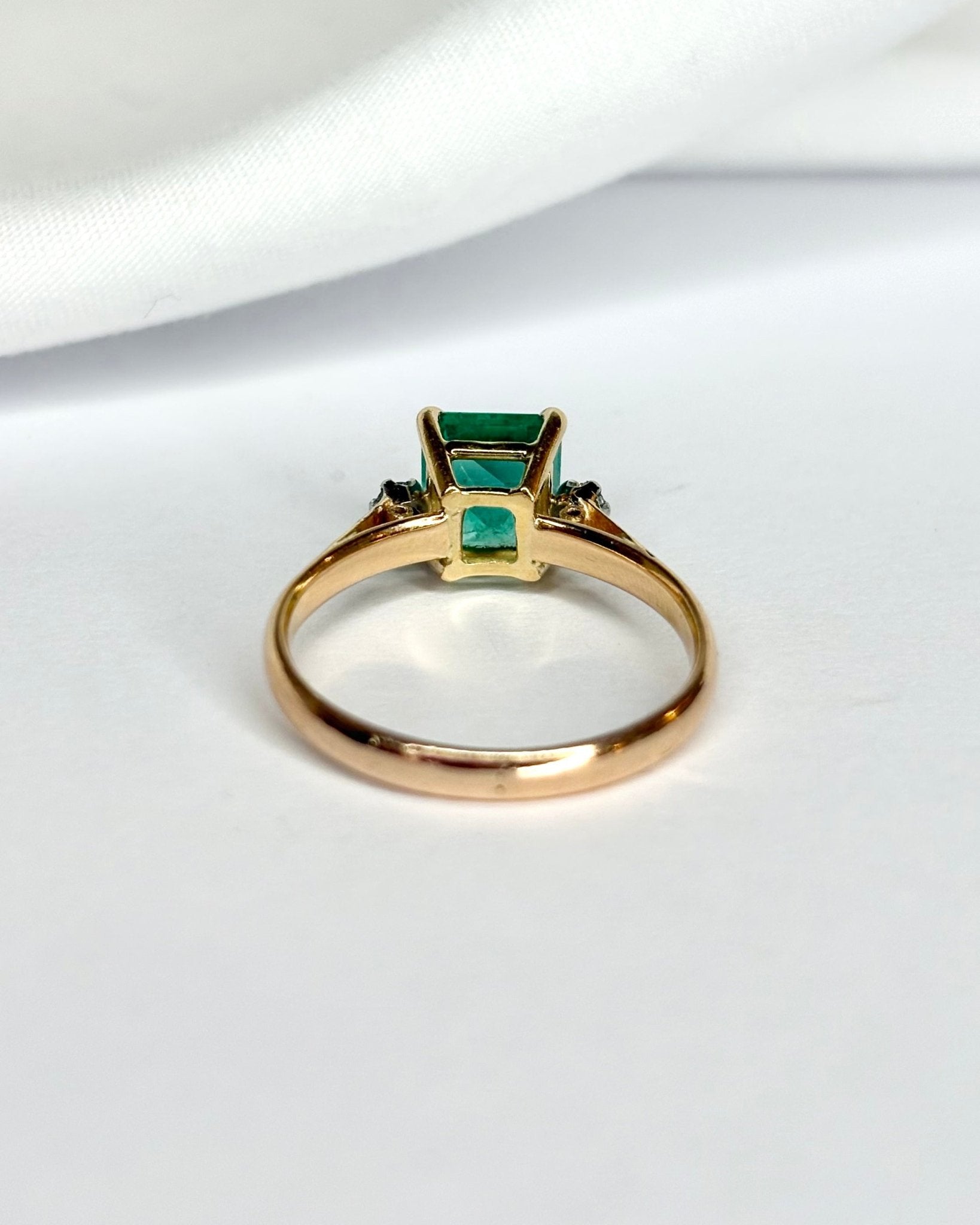 Bague Trilogie Émeraude 1.54 carat &amp; Diamants "Christiane" - Elliade Paris