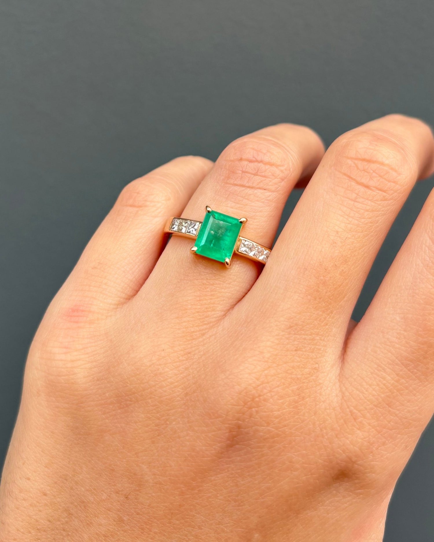 Bague Trilogie Émeraude 1.60 carat &amp; 6 Diamants &quot;Alice&quot; - Elliade Paris