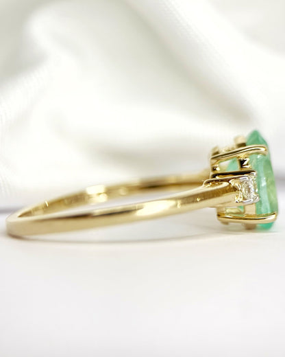 Bague Trilogie Émeraude 1.60 carat &amp; Diamants "Agathe" - Elliade Paris