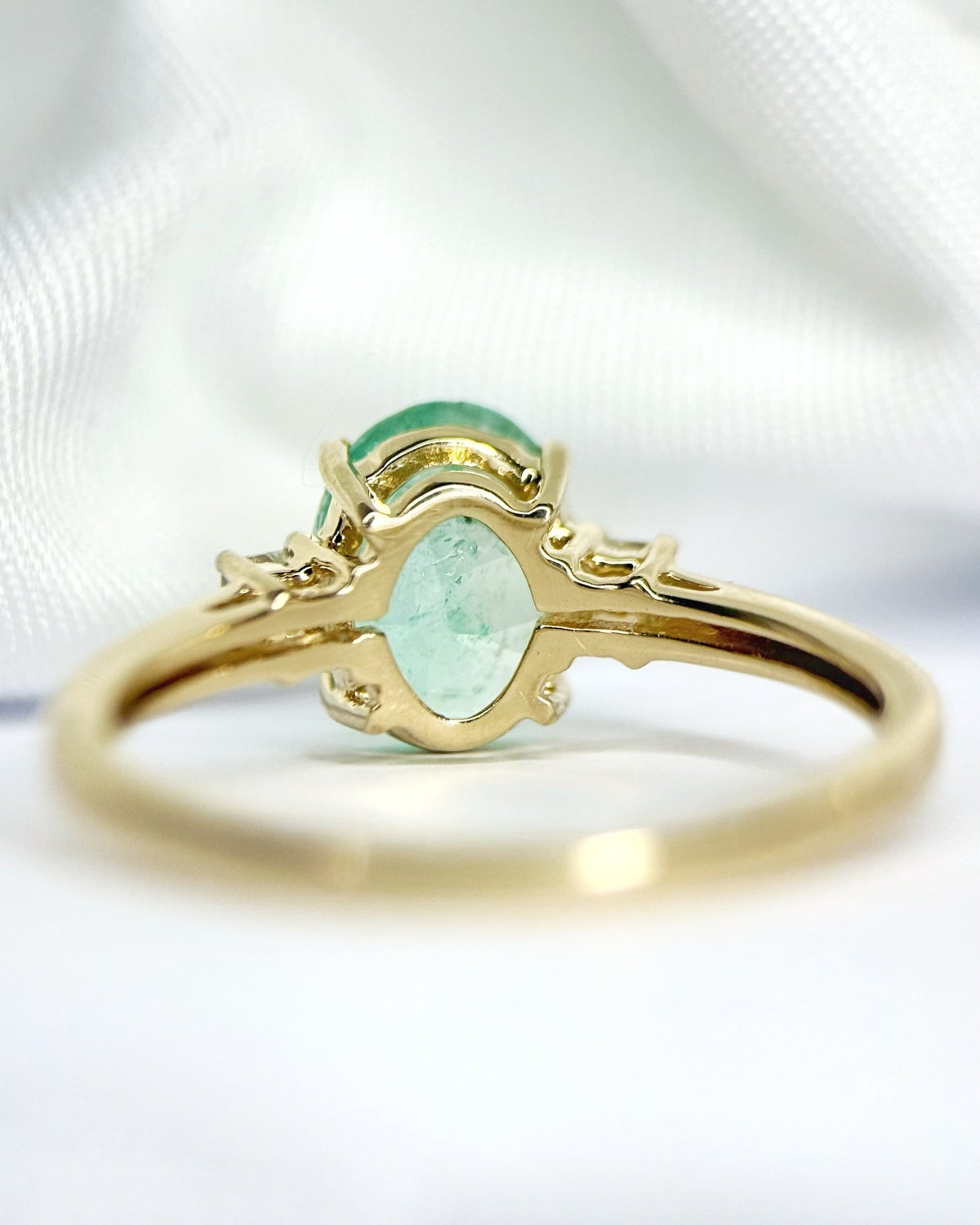 Bague Trilogie Émeraude 1.60 carat &amp; Diamants "Agathe" - Elliade Paris