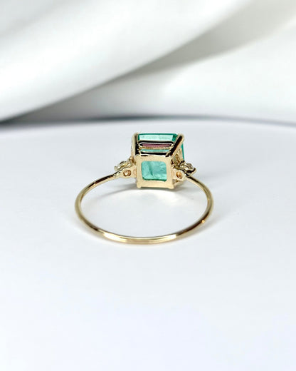 Bague Trilogie Émeraude 2.20 carats &amp; 2 Diamants &quot;Solis&quot; - Elliade Paris