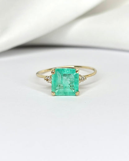 Bague Trilogie Émeraude 2.20 carats &amp; 2 Diamants &quot;Solis&quot; - Elliade Paris