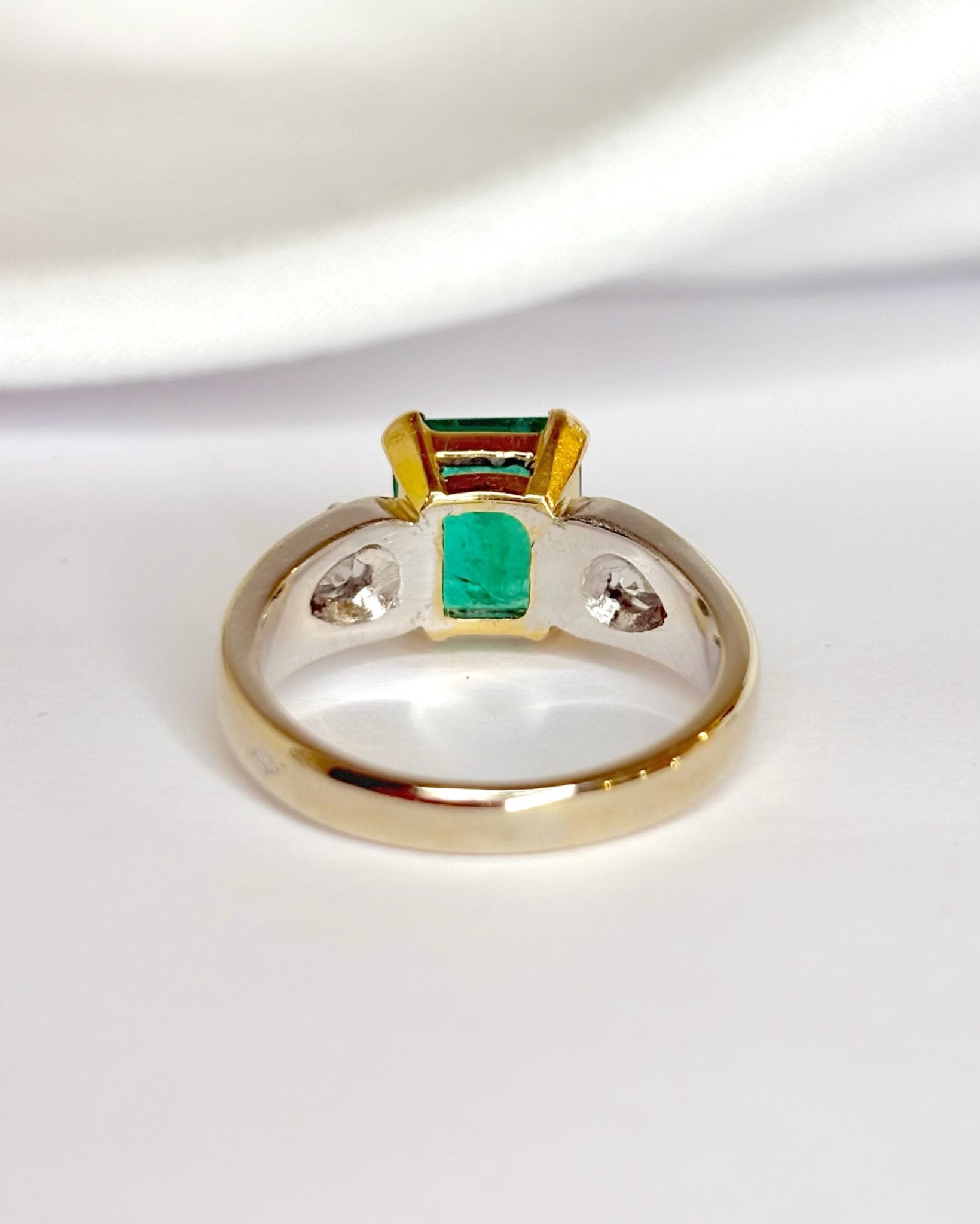 Bague Trilogie Émeraude 2.50 carats &amp; Diamants 0.80 carat 7.42g "Alba" - Elliade Paris