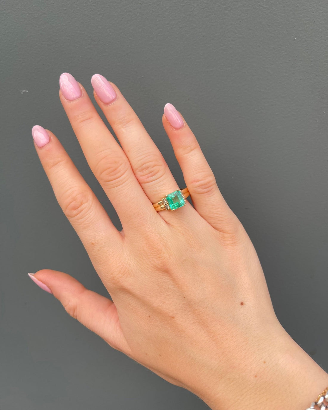 Bague Trilogie Émeraude 2.80 carats &amp; Diamants &quot;Lola&quot; - Elliade Paris