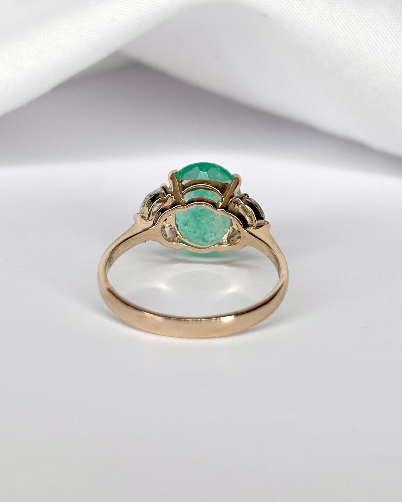 Bague Trilogie Émeraude 2.90 carats &amp; 6 Diamants "Cléandre" - Elliade Paris