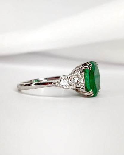 Bague Trilogie Émeraude 3.10 carats, Diamants 0.34 carat, Or &amp; Platine "Astrid" - Elliade Paris