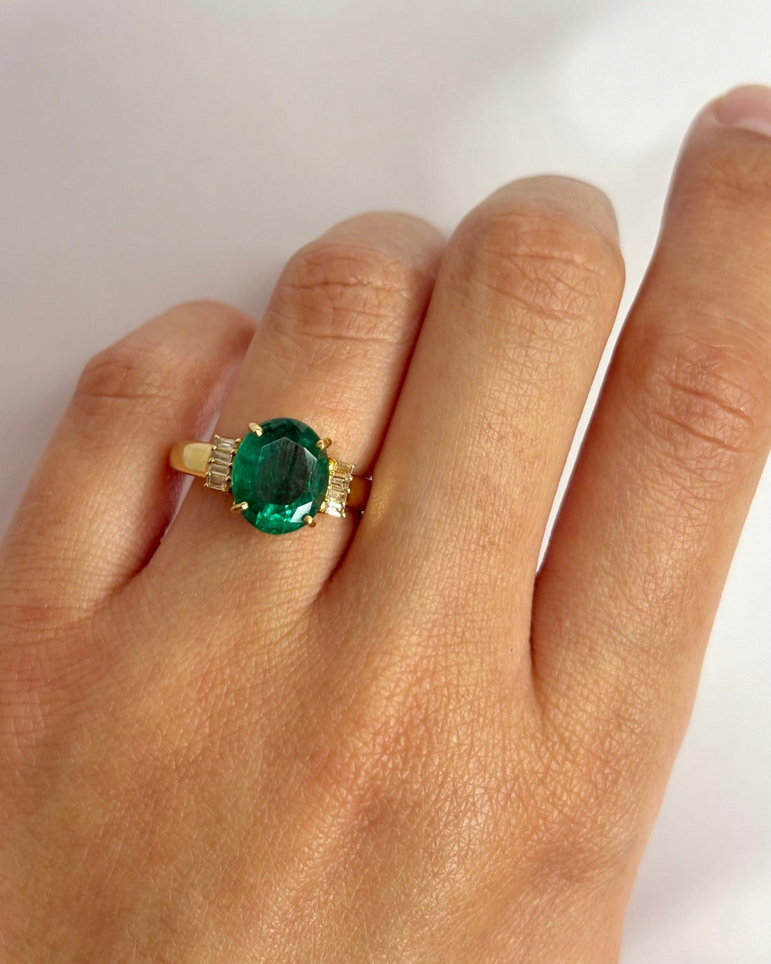 Bague Trilogie Émeraude 3.17 carats &amp; 8 Diamants "Lyséa" - Elliade Paris