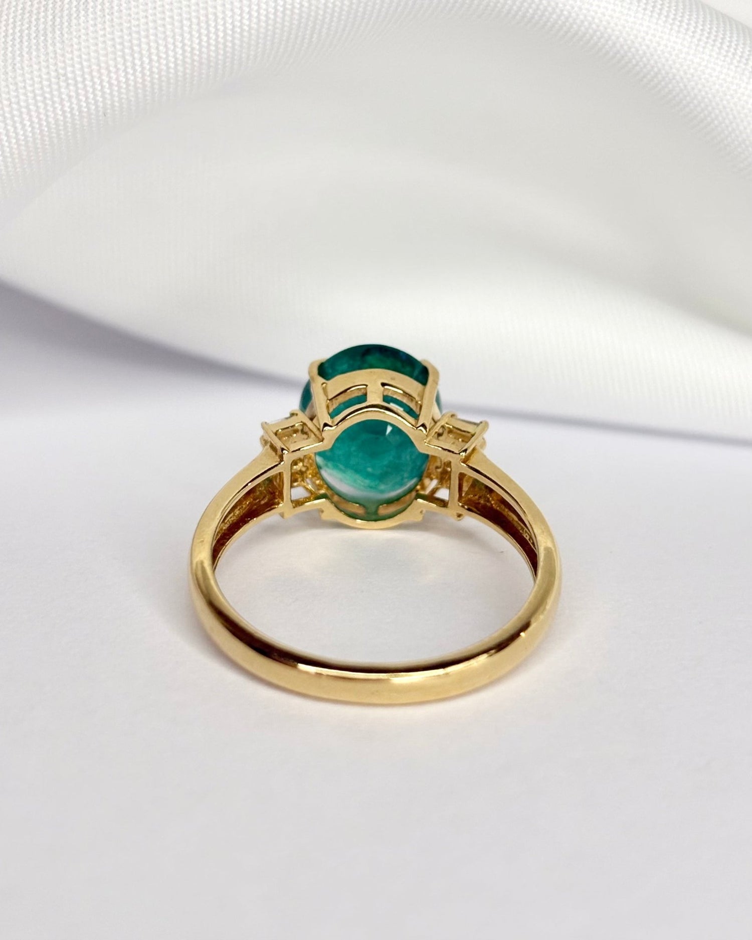 Bague Trilogie Émeraude 3.17 carats &amp; 8 Diamants "Lyséa" - Elliade Paris