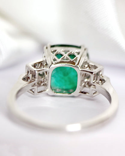 Bague Trilogie Émeraude 3.28 carats &amp; Diamants 4.56g "Branar" - Elliade Paris