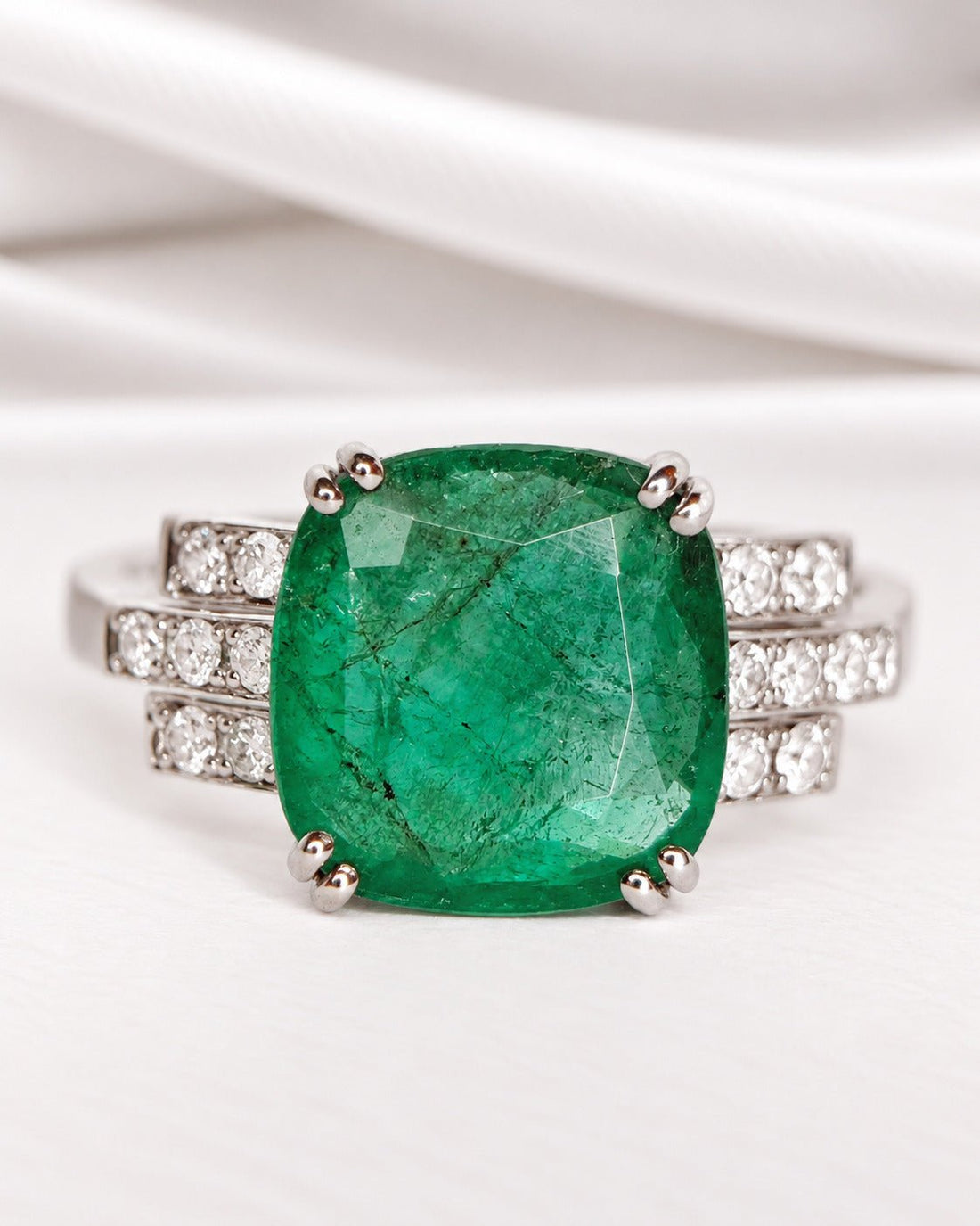 Bague Trilogie Émeraude 3.28 carats &amp; Diamants 4.56g "Branar" - Elliade Paris