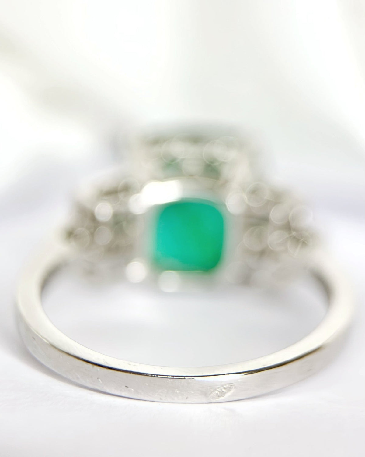 Bague Trilogie Émeraude 3.28 carats &amp; Diamants 4.56g "Branar" - Elliade Paris