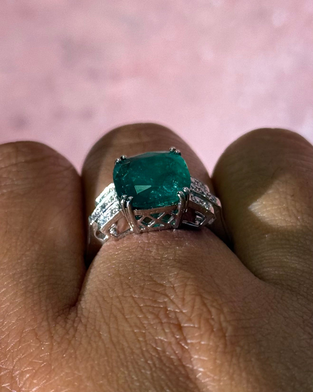 Bague Trilogie Émeraude 3.28 carats &amp; Diamants 4.56g "Branar" - Elliade Paris