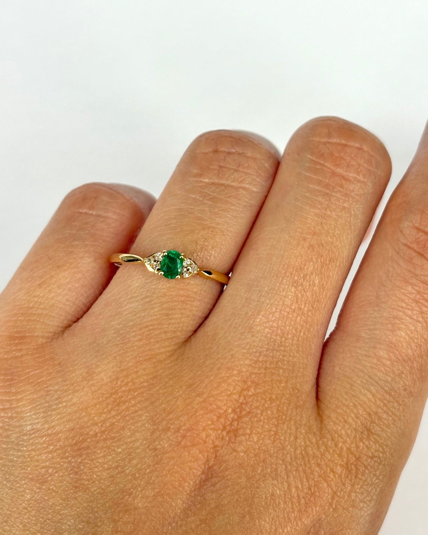 Bague Trilogie Émeraude &amp; 6 Diamants "Émilie" - Elliade Paris