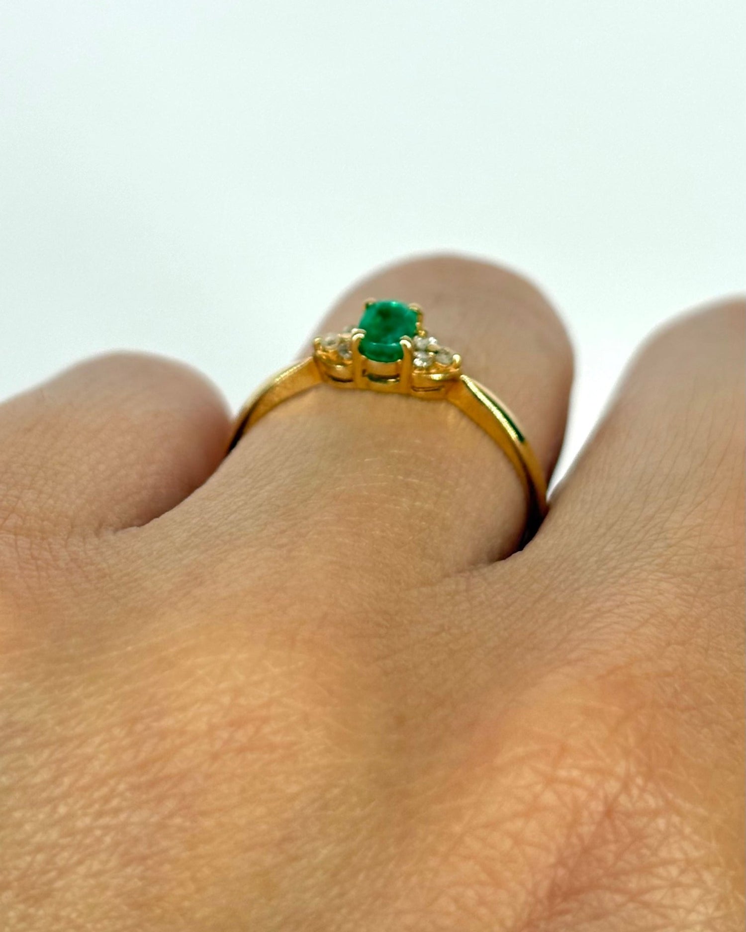 Bague Trilogie Émeraude &amp; 6 Diamants "Émilie" - Elliade Paris