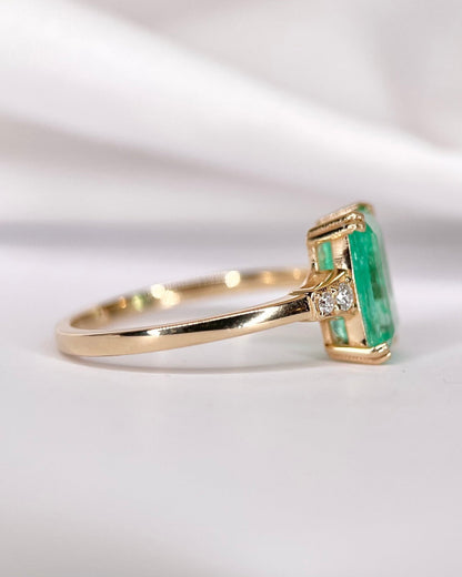 Bague Trilogie Émeraude Colombienne 2.40 carats &amp; Diamants "Alisée" - Elliade Paris