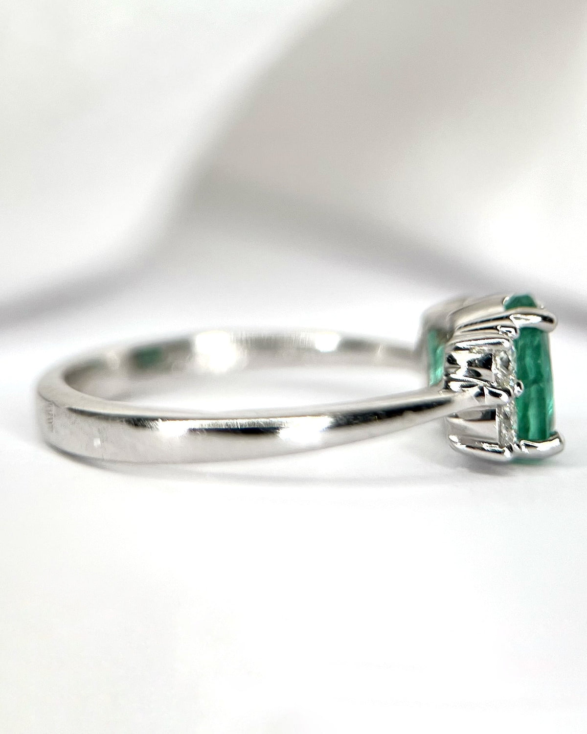 Bague Trilogie Émeraude &amp; Diamants "Albane" - Elliade Paris