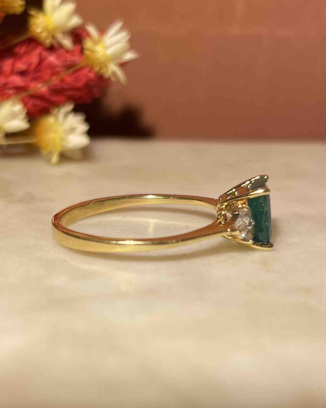Bague Trilogie Emeraude &amp; Diamants &quot;Alexandrina&quot; - Elliade Paris