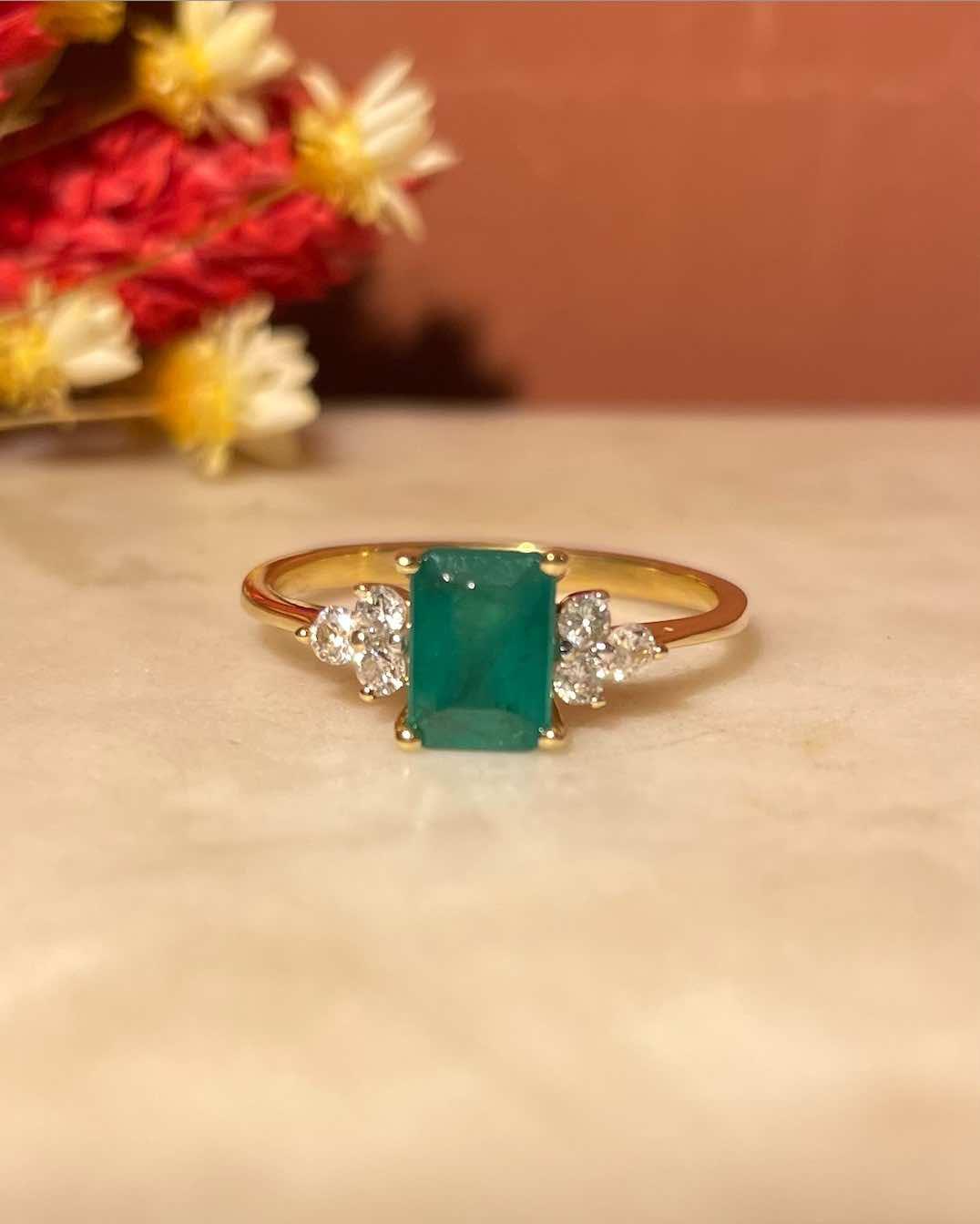 Bague Trilogie Emeraude &amp; Diamants &quot;Alexandrina&quot; - Elliade Paris