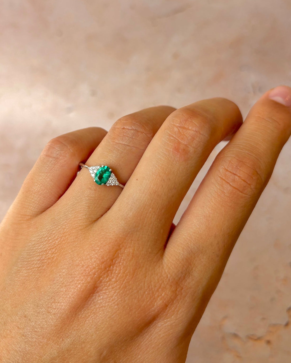 Bague Trilogie Émeraude &amp; Diamants "Gabriella" - Elliade Paris